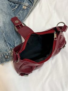 شنطة نسائية كروس بودي بستايل دراجات نارية قديم، جلد صناعي ناعم بتدرجات وأزرار معدنية، سعة كبيرة، مناسبة للإطلالات الرسمية والكاجوال 4 17432315627e922a4ce1ba7d51532ff8c66fa200f3