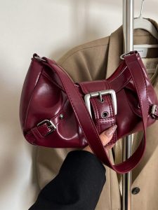 شنطة نسائية كروس بودي بستايل دراجات نارية قديم، جلد صناعي ناعم بتدرجات وأزرار معدنية، سعة كبيرة، مناسبة للإطلالات الرسمية والكاجوال 7 1743231562936041ff92c93f0ee066ee0adea07694