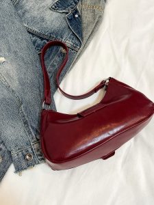 شنطة نسائية كروس بودي بستايل دراجات نارية قديم، جلد صناعي ناعم بتدرجات وأزرار معدنية، سعة كبيرة، مناسبة للإطلالات الرسمية والكاجوال 5 1743231563123c3ba6af43fa168d7b501d0578adc1