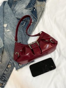 شنطة نسائية كروس بودي بستايل دراجات نارية قديم، جلد صناعي ناعم بتدرجات وأزرار معدنية، سعة كبيرة، مناسبة للإطلالات الرسمية والكاجوال 1 1743231563c73f67728e26773e7868c2e10da708b6