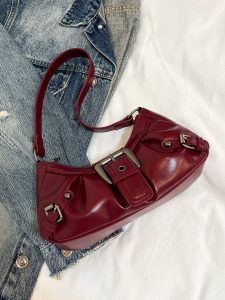 شنطة نسائية كروس بودي بستايل دراجات نارية قديم، جلد صناعي ناعم بتدرجات وأزرار معدنية، سعة كبيرة، مناسبة للإطلالات الرسمية والكاجوال 2 1743231563d62a16a3e0243a2daa97b46d16df6a58