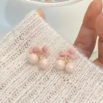 أقراط نسائية فيونكة وردية وفيرة اللؤلؤ، إكسسوارات فتيات للربيع والصيف بإبرة فضية، مثالية كهدايا للفتيات في أوقات المواسم والأعياد - الصورة 3