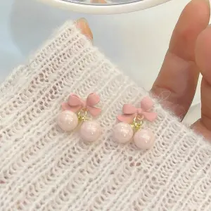 أقراط نسائية فيونكة وردية وفيرة اللؤلؤ، إكسسوارات فتيات للربيع والصيف بإبرة فضية، مثالية كهدايا للفتيات في أوقات المواسم والأعياد 2 1744004548b3bdac4ddaae069c3e4210cbf349c49e