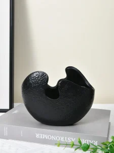 مزهرية سيراميك يدوية بلمسة عصرية بسيطة – قطعة ديكور مركزية أنيقة للطاولة 10 1744011224654db5c2b31918957e147a52e086a239