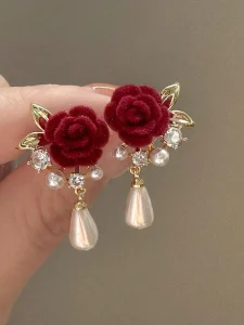 أقراط نسائية لؤلؤ ووردة مخملية حمراء، تصميم فينتاج أنيق للعروس، تصميم فريد يجمع بين الفخامة الكلاسيكية والرقي الحديث 4 1744776460c456942c48f32cfcee5722e2c9574ed5