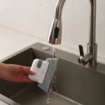 فرشاة تنظيف محمولة متعددة الوظائف، أدوات تنظيف النوافذ والزوايا الصعبة مع خطافات وأدوات دقيقة - الصورة 4