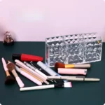 منظم مكياج حامل فرش وأقلام تجميل من الأكريليك، تصميم صغير بثلاث فتحات متعددة الاستخدام، مثالي للمنزل أو السفر - الصورة 4