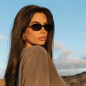 نظارات نسائية موضة 2025، تصميم مستطيل أنيق وعدسات بولي كربونات خفيفة، مثالية للاستخدام اليومي أو لإكمال إطلالة ملفتة 3 1d23bf8e 541a 4ccf 9a40 42a955dde2fc