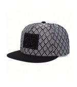 قبعة كاجوال أنيقة للجنسين بقطعة واحدة – بتصميم شبكي على شكل معينات وتزيين مطرّز