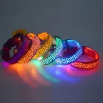 قلادة مضيئة بطبعة فهد للكلاب والقطط، طوق LED قابل للتعديل لحماية ليلية، مناسب للاستخدام اليومي والمشي الليلي - الصورة 2