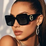 نظارات نسائية كبيرة بنقشة ذهبية، تصميم مربع باللون الأسود والرمادي