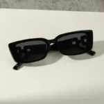 نظارات نسائية كبيرة بتصميم مربع وعدسات سوداء، إطلالة عصرية خفيفة وأنيقة، إكسسوار مثالي للارتداء اليومي أو لتنسيق الإطلالات - الصورة 4