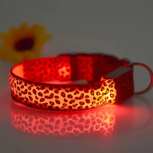 قلادة مضيئة بطبعة فهد للكلاب والقطط، طوق LED قابل للتعديل لحماية ليلية، مناسب للاستخدام اليومي والمشي الليلي 4 b552cbe0893facc8754f11802a292835 enhanced
