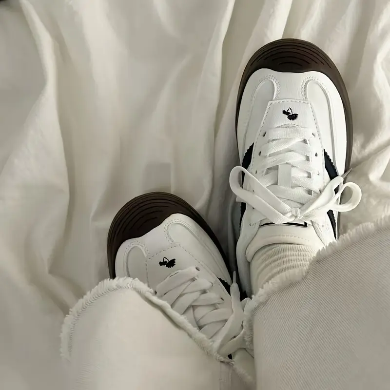 أحذية صيفية نسائية ريترو بيضاء 2025، مريحة وأنيقة لإطلالة خريفية عصرية، مثالية للاستخدام اليومي 2 أحذية صيفية نسائية ريترو بيضاء 2025، مريحة وأنيقة لإطلالة خريفية عصرية، مثالية للاستخدام اليومي - الصورة 2