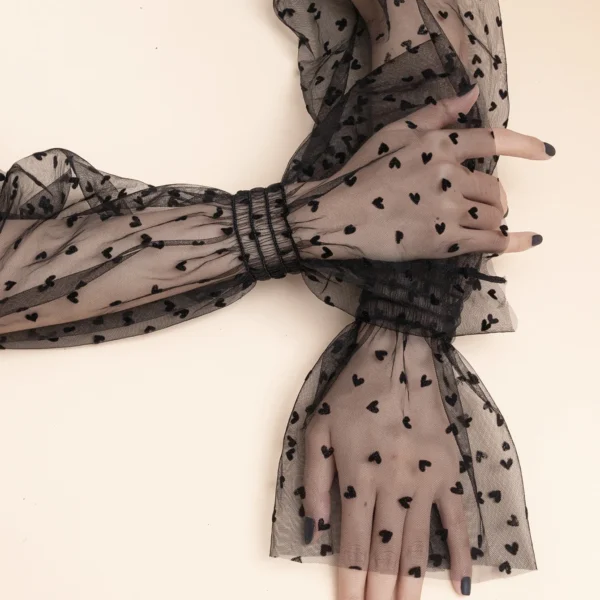 كم ذراع نسائي من التول بتصميم قلب، إكسسوار عصري لحماية أنيقة