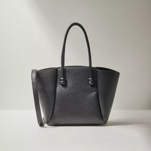 شنطة توتي نسائية من ماكس بارزة الملمس بمقابض مزدوجة وسحاب، تصميم عملي وأنيق 2025 10 166150494 23458 MXSS24122223 01 2100