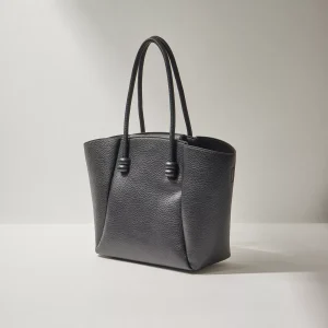 شنطة توتي نسائية من ماكس بارزة الملمس بمقابض مزدوجة وسحاب، تصميم عملي وأنيق 2025 11 166150494 23458 MXSS24122223 02 2100