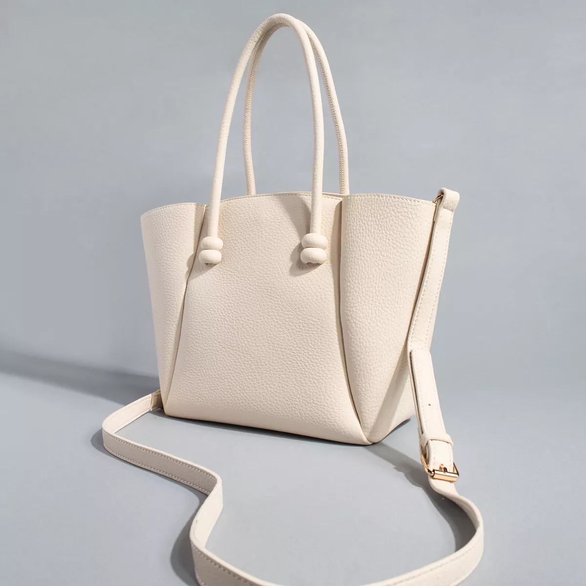 شنطة توتي نسائية من ماكس بارزة الملمس بمقابض مزدوجة وسحاب، تصميم عملي وأنيق 2025 3 شنطة توتي نسائية من ماكس بارزة الملمس بمقابض مزدوجة وسحاب، تصميم عملي وأنيق 2025 - الصورة 3