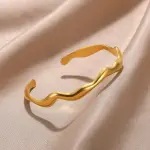 سوار موجة نسائي مفتوح من الستانلس ستيل الذهبي
