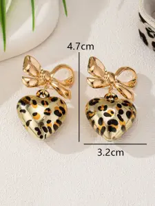 أقراط نسائية قلب وفيونكة فهد عصرية، هدايا عيد الحب وعيد الأم، يضفي لمسة فريدة على أي إطلالة 1 173098098406f99ce3d18d3336cc366aa5f4fe557c