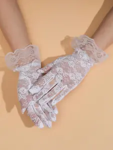 قفازات دانتيل نسائية بيج قصيرة للزفاف، إكسسوار أنثوي أنيق للعروس، مثالية لجلسات التصوير أو لإطلالة زفاف رومانسية كلاسيكية 11 17425214004372db46ef6b8b18145cf220a96957f5