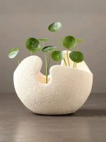 فازة سيراميك مودرن للزهور، قطعة ديكور أنيقة