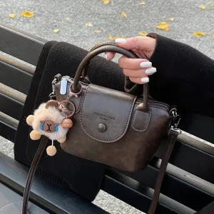 حقيبة بوسطن كروسبودي للنساء، تصميم كوري عملي وأنيق للاستخدام اليومي 5 22a614d3 9b4e 49ab 8296 a37121fa9787