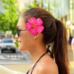 4 قطع مشابك شعر زهرة بلوميريا هاواي - إكسسوارات شعر استوائية نابضة بالحياة للنساء، مثالية لقضاء عطلات الشاطئ وحفلات الصيف، تصميم زهرة البيض الأنيق، بلاستيك ملون، إكسسوارات الشاطئ