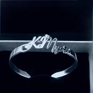 سوار كف بنقش اسم شخصي، إكسسوار مميز للهدايا والمناسبات 2025، تصميم عصري يجمع بين الأناقة والبساطة 7 3a76c176 ec85 44c7 a13f 6ec6b0245df6