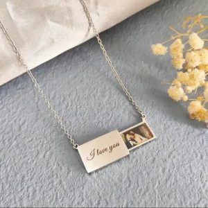 قلادة صورة مخصصة مع رسالة خفية، تصميم أنيق وراقي مستوحى من الطراز الكلاسيكي، هدية أنثوية أنيقة لعيد الأم أو المناسبات الخاصة 6 4ae42bd0 c448 4d7b ba9c 80faa74f6c0c