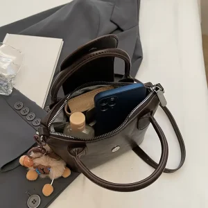 حقيبة بوسطن كروسبودي للنساء، تصميم كوري عملي وأنيق للاستخدام اليومي 3 5dddd25f 5100 43fa a459 44e56b34de09