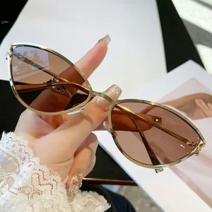 نظارات بيضاوية نسائية كلاسيكية خفيفة وأنيقة، تصميم مريح للارتداء اليومي، يضيف لمسة رقي إلى أي إطلالة 2 6581e0fb 3733 45f3 a3f6 e57cc8b39052