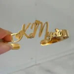 سوار كف بنقش اسم شخصي، إكسسوار مميز للهدايا والمناسبات 2025، تصميم عصري يجمع بين الأناقة والبساطة - الصورة 4