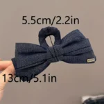 مشبك شعر – مشبك شعر كبير – فيونكة شعر – مشبك على شكل فيونكة – مشبك قرش – إكسسوار شعر نسائي – مشبك تصفيف – مشبك بلاستيك – تسريحات شعر – أكسسوار بسيط – مثبت شعر – مشبك ناعم – مشبك يومي – كليب شعر نسائي