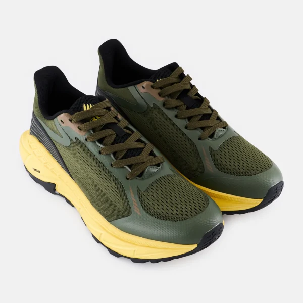 حذاء تدريب رجالي زيتوني بخامة نسيجية وبرباط، نعل خفيف التبطين وشعار مميز