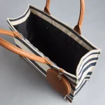 شنطة توتي نسائية مخططة من ماكس شنطة توتي مخططة شنطة مع محفظة شنطة عمل نسائية شنطة يومية Tote bag with pouch حقيبة توتي كاجوال شنطة مفتوحة حقيبة مخططة حقيبة نسائية للعمل شنطة توتي بلمسة عصرية