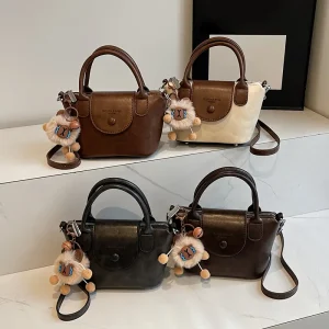 حقيبة بوسطن كروسبودي للنساء، تصميم كوري عملي وأنيق للاستخدام اليومي 9 cc1268ea b49f 45ab 9067 8443c83aa09a