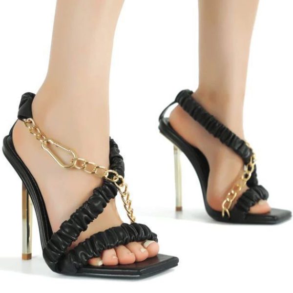 هيلز نسائي كعب عالي من Cape Robbin، أنيق مع سلسلة معدنية