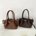 حقيبة كروسبودي نسائية أنيقة، تصميم عتيق بحزام قابل للتعديل وإغلاق مغناطيسي، مثالية للخروجات