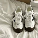 أحذية صيفية نسائية ريترو بيضاء 2025، مريحة وأنيقة