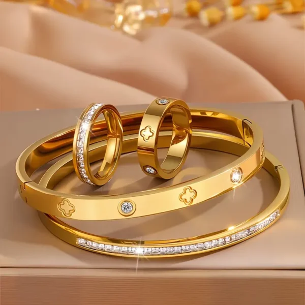 صميم عصري يناسب جميع المناسبات. - خامة عالية الجودة ومتانة تدوم طويلاً. - تفصيلات دقيقة بأحجار لامعة تضفي لمسة من الفخامة. قطع أساور يومية فاخرة من الفولاذ المقاوم للصدأ، بسيطة ومزخرفة