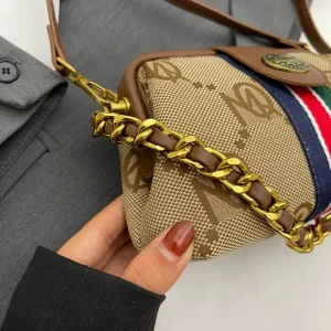 eebeaa25d15f429a946b894187a72383 goods