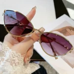 نظارات بيضاوية نسائية كلاسيكية خفيفة وأنيقة، تصميم مريح للارتداء اليومي، يضيف لمسة رقي إلى أي إطلالة - الصورة 3
