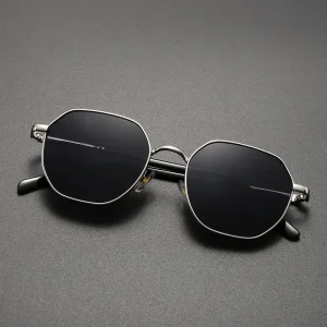 نظارات رجالية دائرية أنيقة بإطار أسود وتفاصيل ذهبية – لمظهر كلاسيكي عصري 2 3c7746b8 9e79 4b47 9d29 3266f43c8cf5