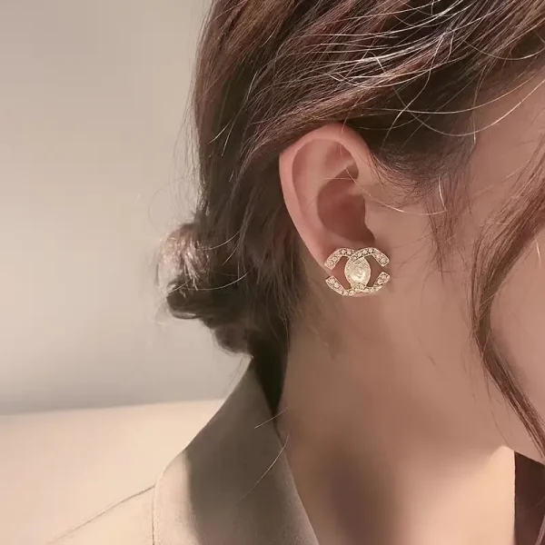 أقراط لؤلؤ نسائية مزدوجة فاخرة مرصعة بالراينستون بتصميم كلاسيكي أنيق