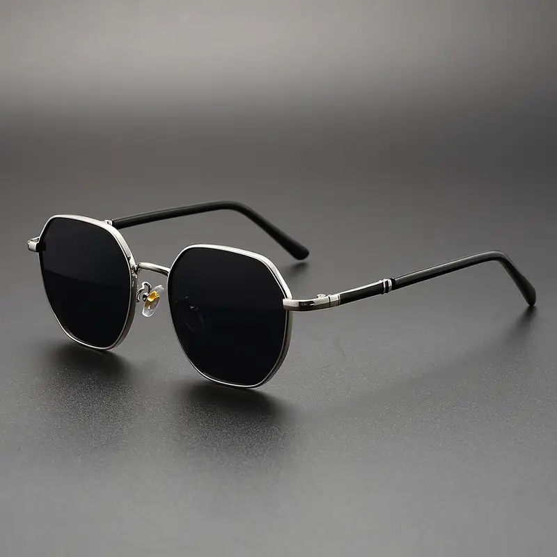 5d68c52c-26ab-48fb-9aa8-09cdcb748c6c نظارات رجالية دائرية أنيقة بإطار أسود وتفاصيل ذهبية – لمظهر كلاسيكي عصري