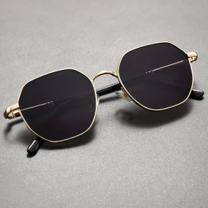 نظارات رجالية دائرية أنيقة بإطار أسود وتفاصيل ذهبية – لمظهر كلاسيكي عصري 4 9ebcb4c0 df2a 4dc4 b172 3b35b42d1eb7