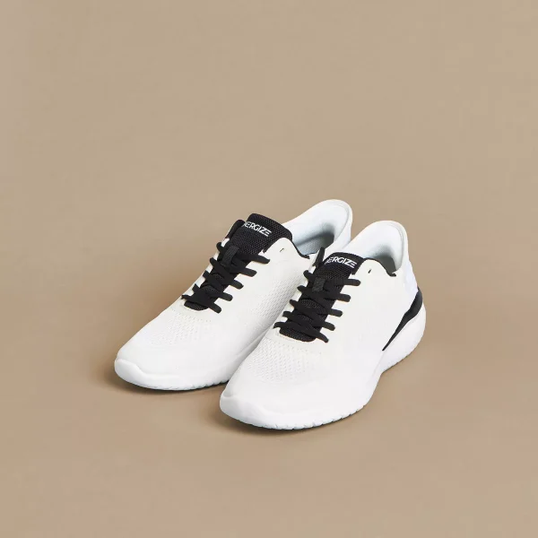 حذاء رياضي بارز الملمس برباط إغلاق من ماكس