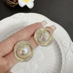 ⁦أقراط نسائية فاخرة مرصعة بالراين بأسلوب أوروبي يعكس الذوق الرفيع، مثالية للحفلات والمناسبات الرسمية⁩ - الصورة ⁦6⁩