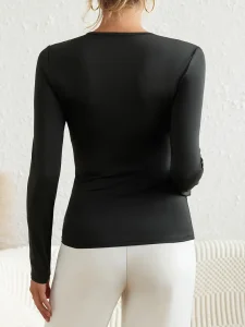 توب نسائي أنيق بأكمام طويلة، ياقة V متقاطعة بتصميم ضيق مطاطي، مثالي للإطلالات اليومية أو المسائية 4 19437018 642b 479b aed5 9ec0262249c0